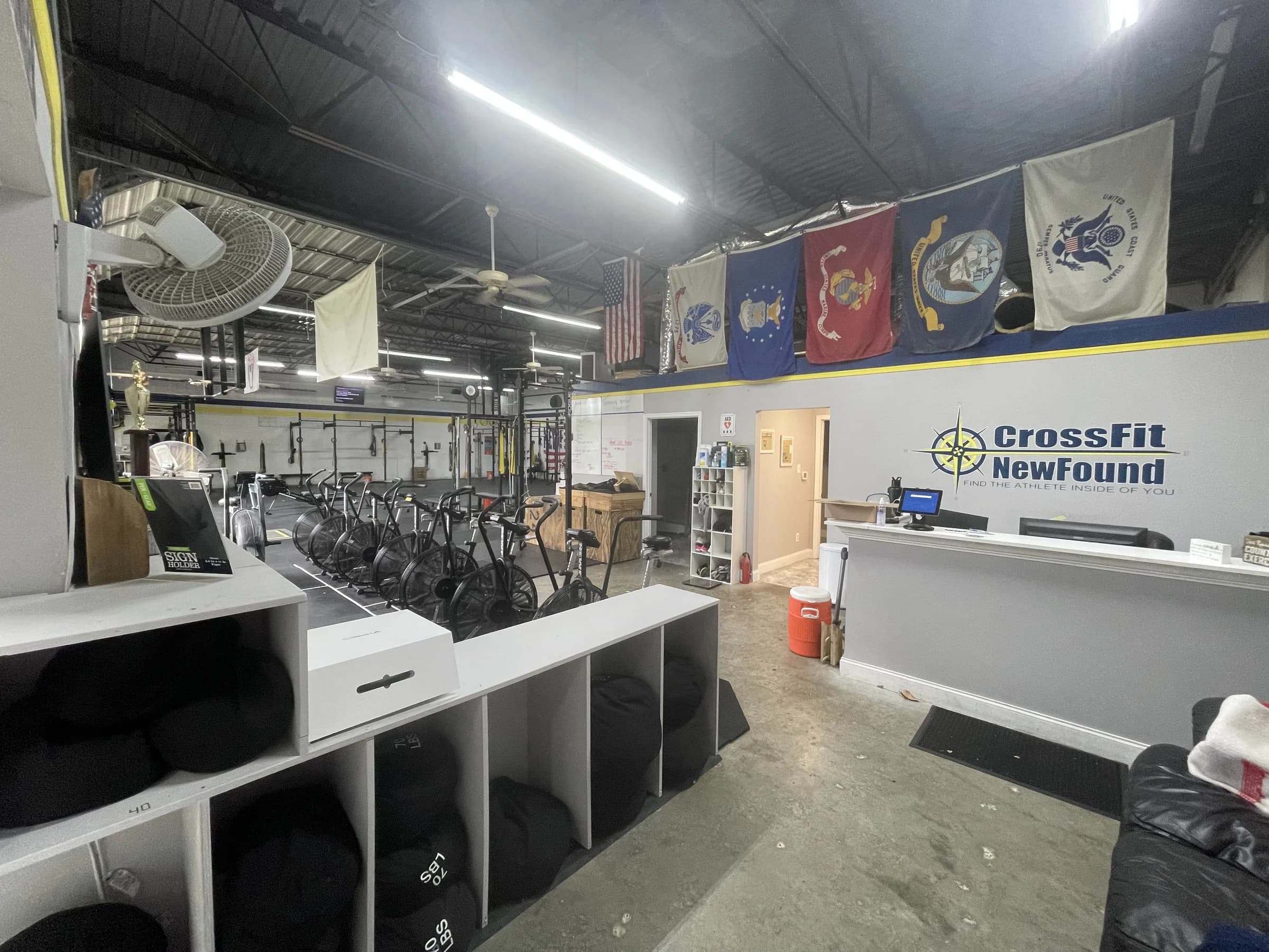 CrossFit NewFound front desk and training equipment