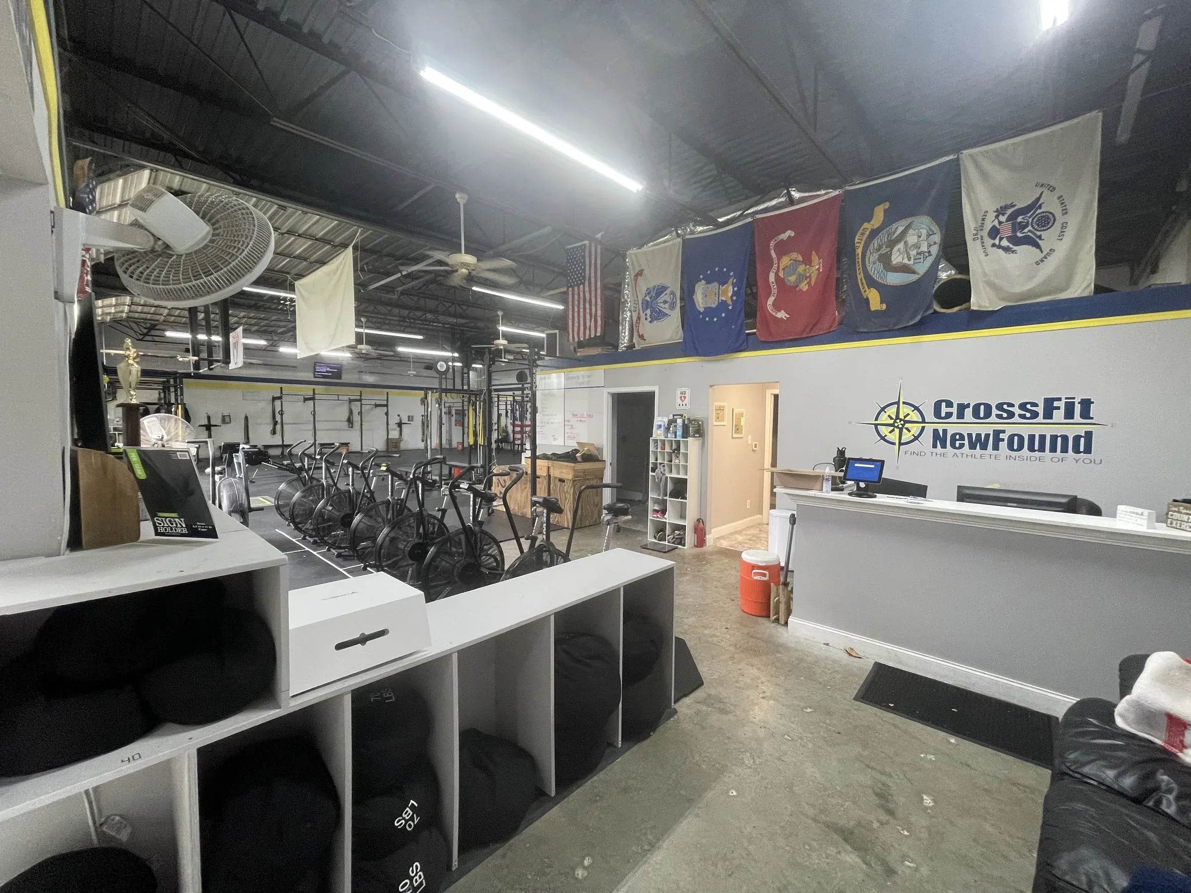CrossFit NewFound front desk and training equipment